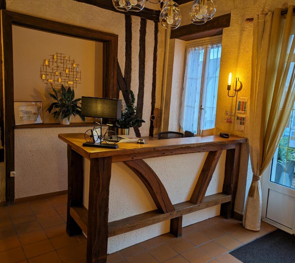 Logis Hotel Le Saint Florent Mont-près-Chambord Екстериор снимка