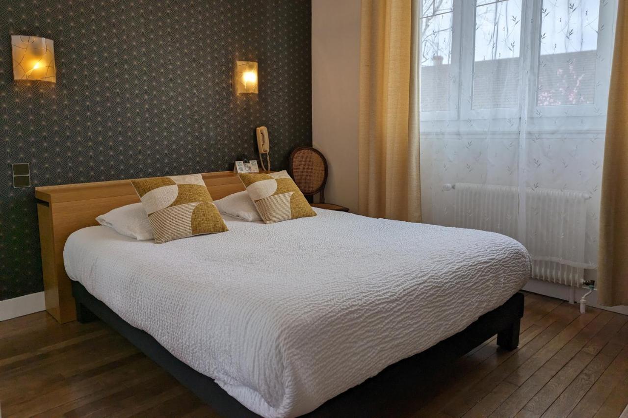 Logis Hotel Le Saint Florent Mont-près-Chambord Екстериор снимка