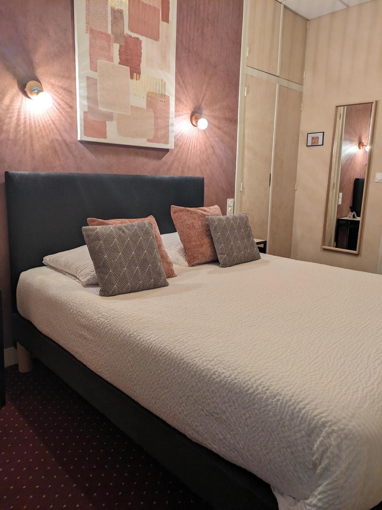 Logis Hotel Le Saint Florent Mont-près-Chambord Екстериор снимка