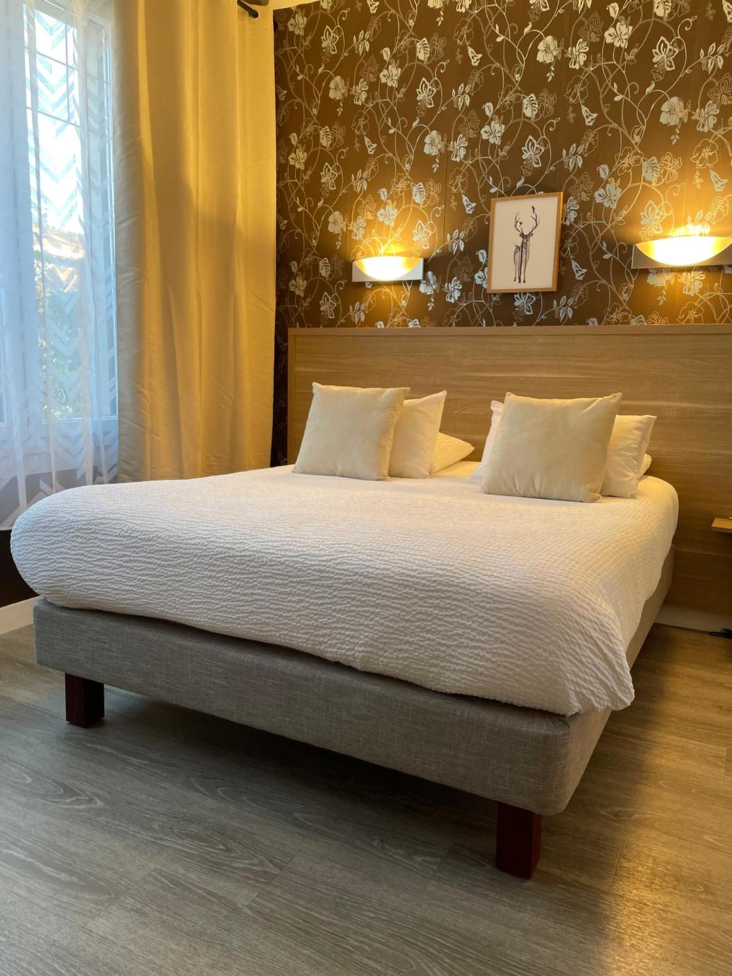 Logis Hotel Le Saint Florent Mont-près-Chambord Екстериор снимка