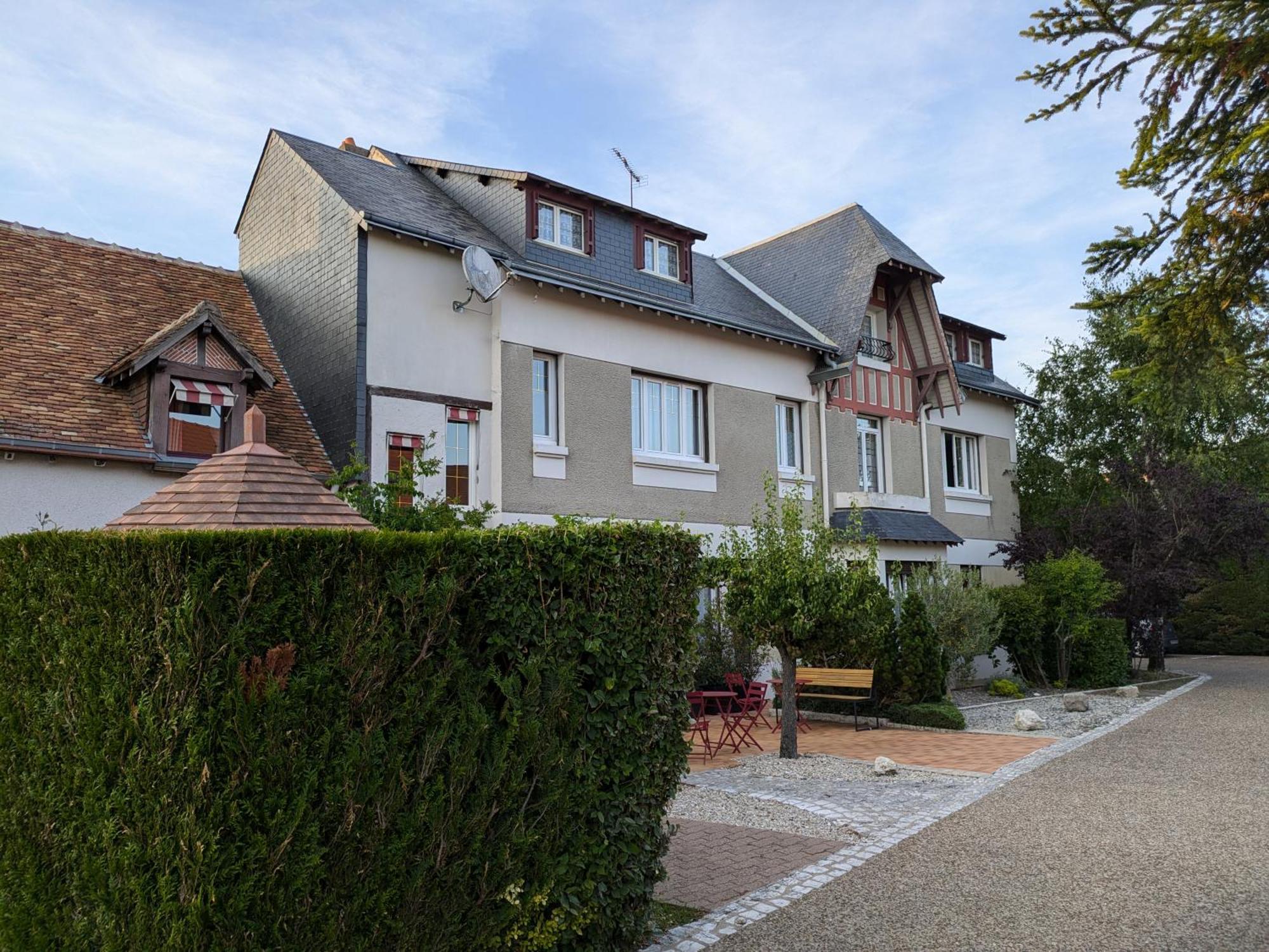 Logis Hotel Le Saint Florent Mont-près-Chambord Екстериор снимка