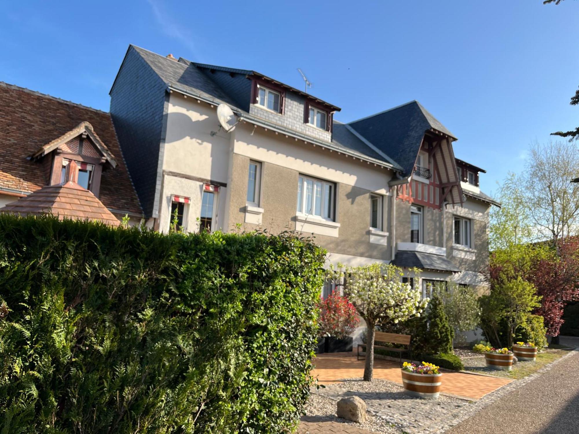 Logis Hotel Le Saint Florent Mont-près-Chambord Екстериор снимка