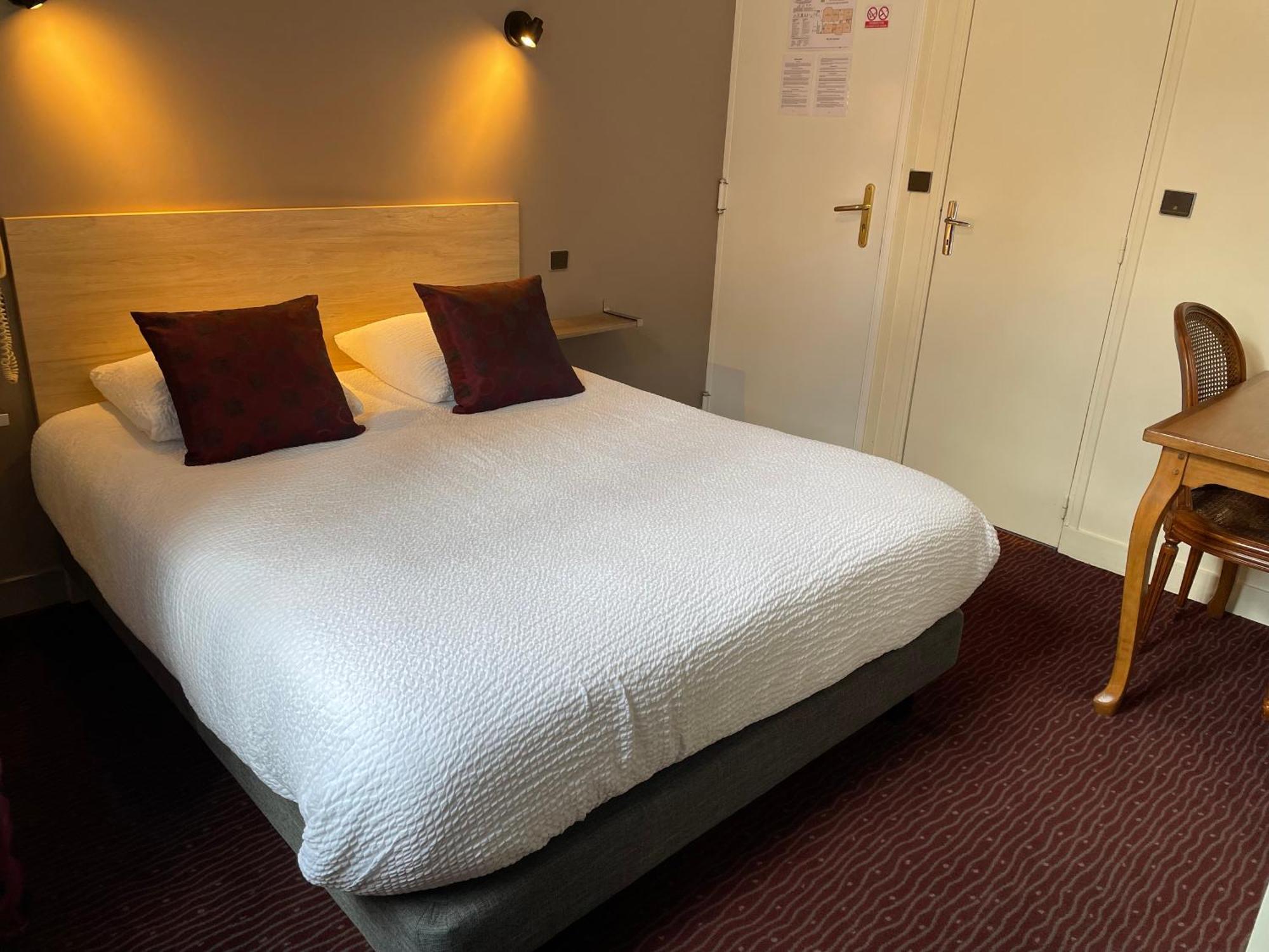 Logis Hotel Le Saint Florent Mont-près-Chambord Екстериор снимка