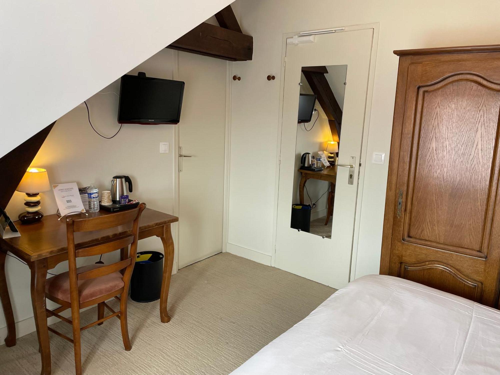 Logis Hotel Le Saint Florent Mont-près-Chambord Екстериор снимка