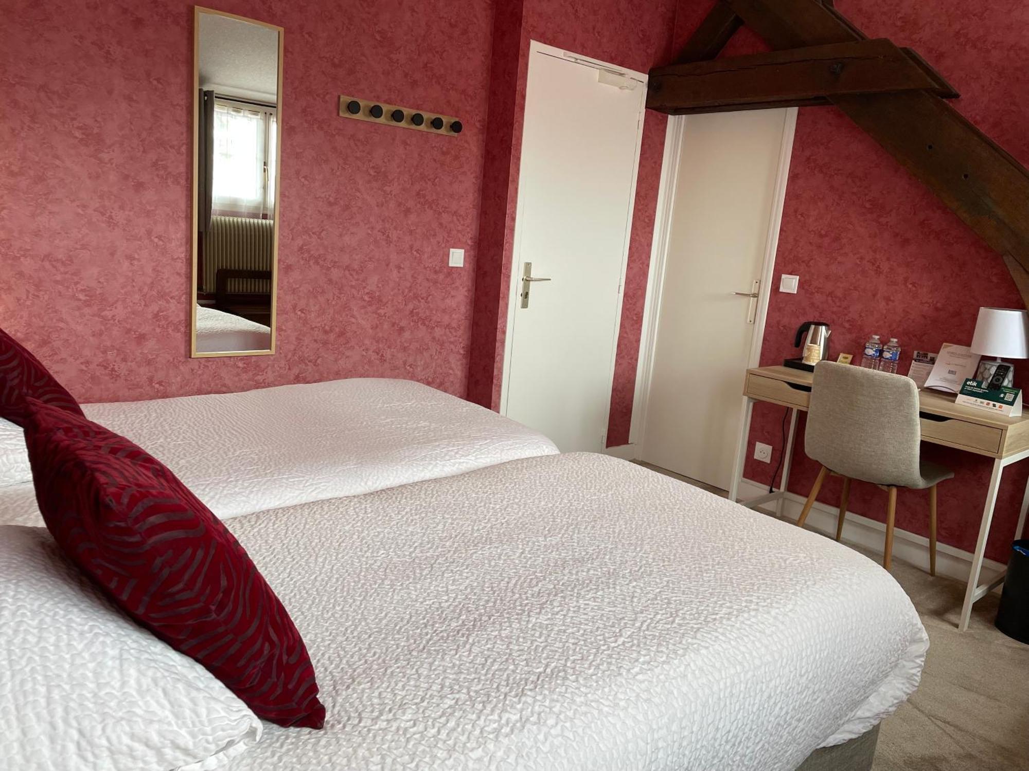 Logis Hotel Le Saint Florent Mont-près-Chambord Екстериор снимка