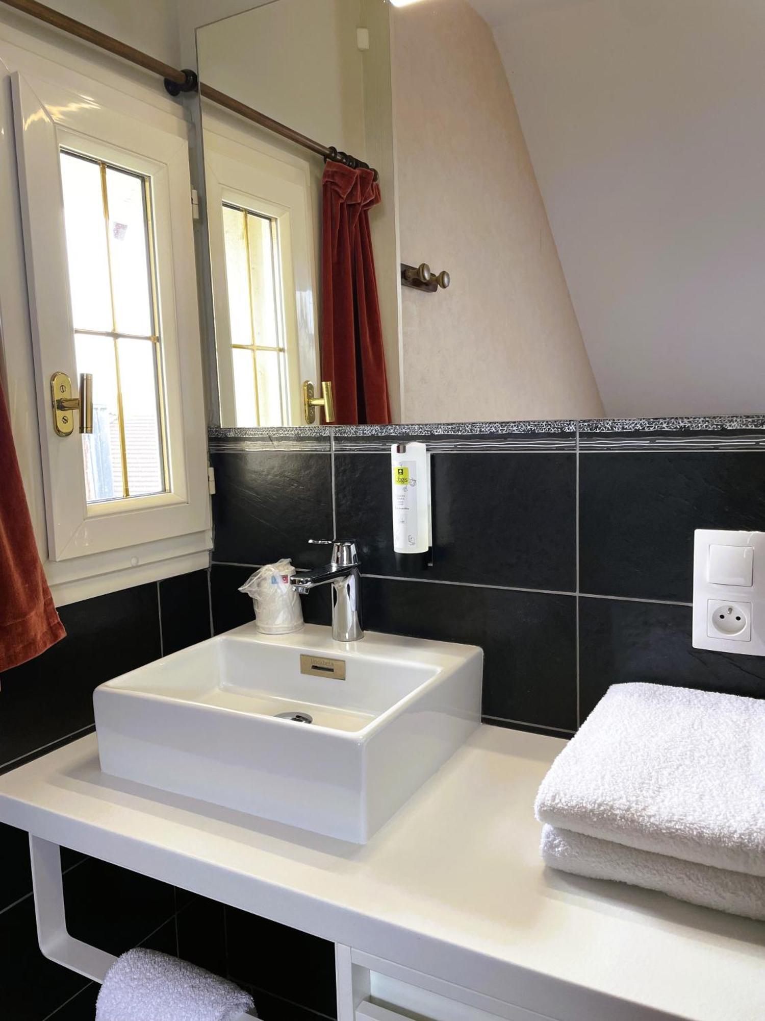 Logis Hotel Le Saint Florent Mont-près-Chambord Екстериор снимка