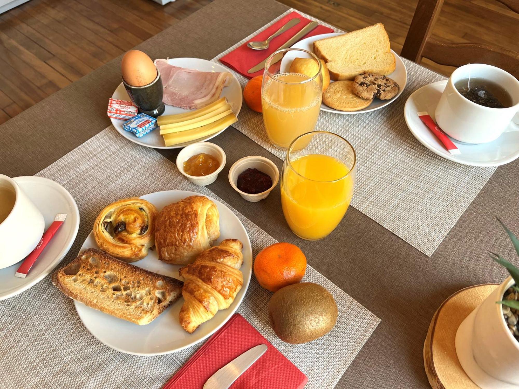 Logis Hotel Le Saint Florent Mont-près-Chambord Екстериор снимка