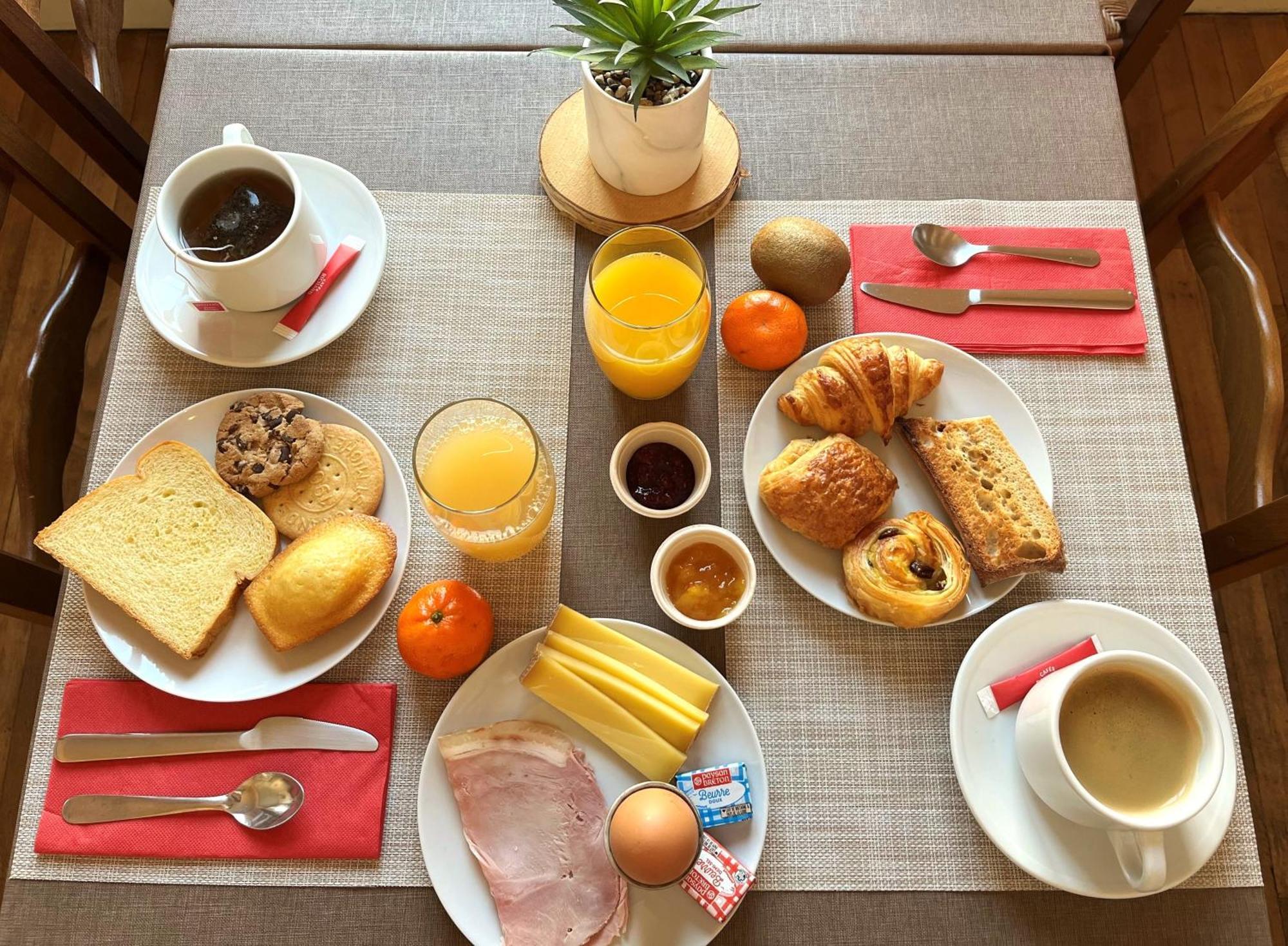 Logis Hotel Le Saint Florent Mont-près-Chambord Екстериор снимка