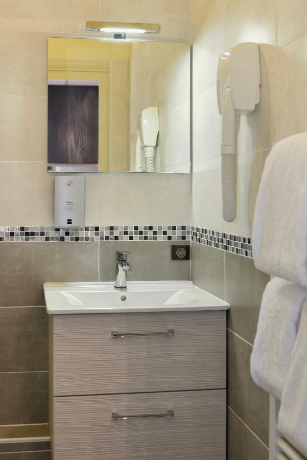 Logis Hotel Le Saint Florent Mont-près-Chambord Екстериор снимка